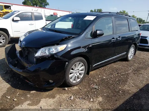 5TDDZ3DCXHS171229 2017 TOYOTA SIENNA - Image 2