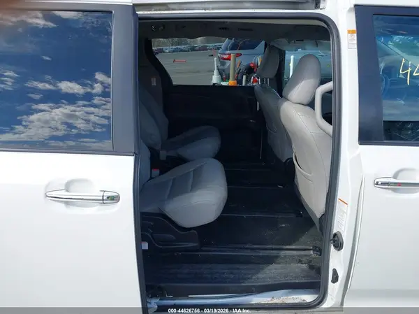 5TDDZ3DCXHS172946 2017 TOYOTA SIENNA - Image 8