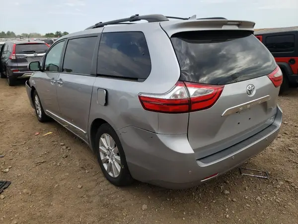 5TDDZ3DCXHS178911 2017 TOYOTA SIENNA - Image 2