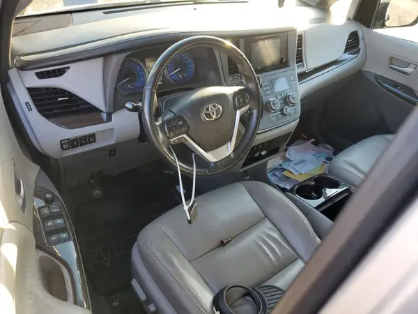 5TDDZ3DCXHS180951 2017 TOYOTA SIENNA - Image 8