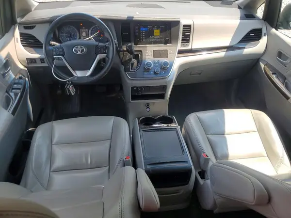 5TDDZ3DCXHS181159 2017 TOYOTA SIENNA - Image 8