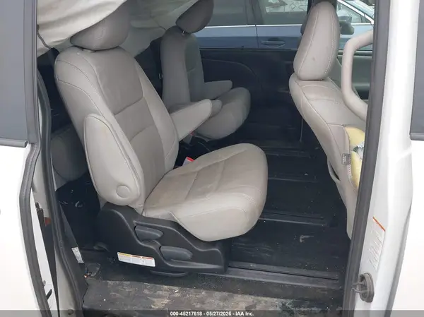5TDDZ3DCXHS184787 2017 TOYOTA SIENNA - Image 8