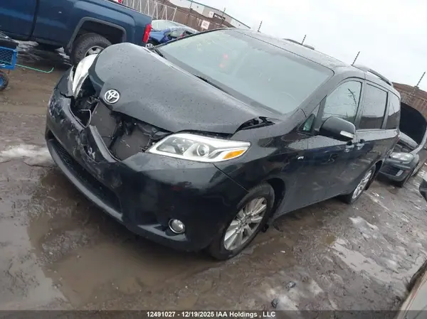 5TDDZ3DCXHS185244 2017 TOYOTA SIENNA - Image 2