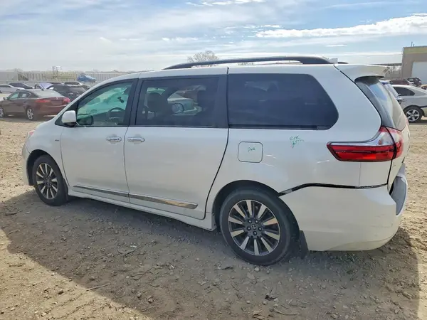 5TDDZ3DCXJS193625 2018 TOYOTA SIENNA - Image 2