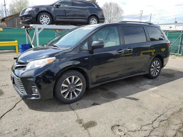 5TDDZ3DCXJS194807 2018 TOYOTA SIENNA - Image 1