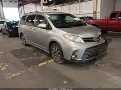 5TDDZ3DCXJS196069 2018 TOYOTA SIENNA