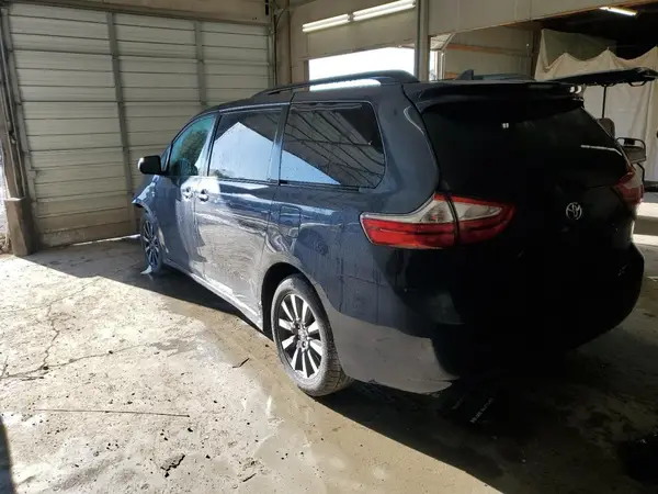 5TDDZ3DCXJS197335 2018 TOYOTA SIENNA - Image 2