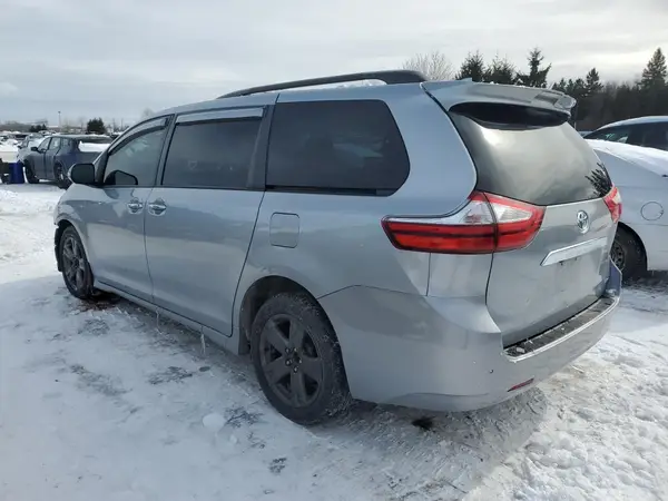 5TDDZ3DCXJS198372 2018 TOYOTA SIENNA - Image 2