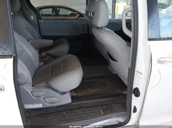 5TDDZ3DCXJS198629 2018 TOYOTA SIENNA - Image 8