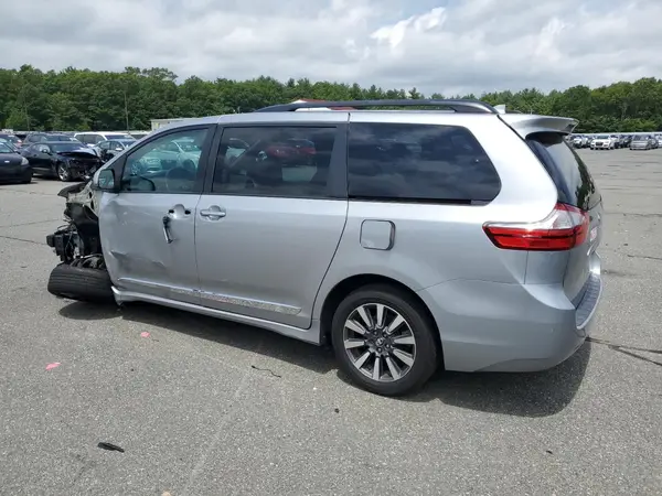 5TDDZ3DCXJS198923 2018 TOYOTA SIENNA - Image 2