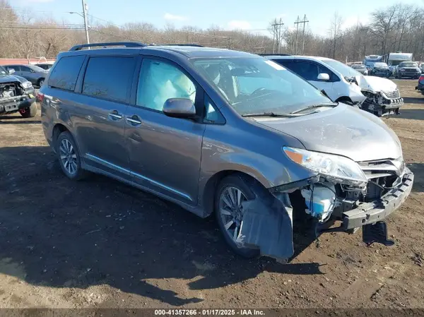 5TDDZ3DCXJS199733 2018 TOYOTA SIENNA - Image 1