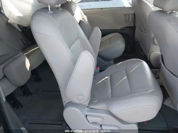 5TDDZ3DCXJS199733 2018 TOYOTA SIENNA - Image 8