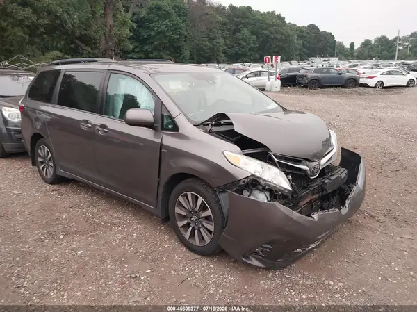 5TDDZ3DCXJS207068 2018 TOYOTA SIENNA - Image 1