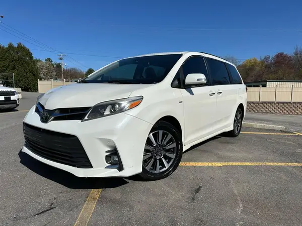 5TDDZ3DCXJS208107 2018 TOYOTA SIENNA - Image 1