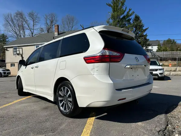 5TDDZ3DCXJS208107 2018 TOYOTA SIENNA - Image 2