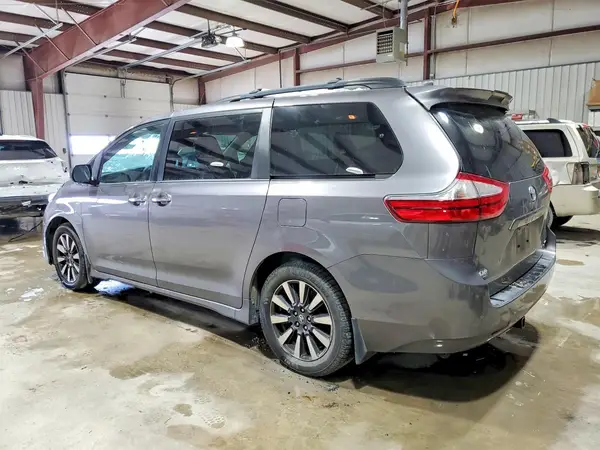 5TDDZ3DCXKS210294 2019 TOYOTA SIENNA - Image 2