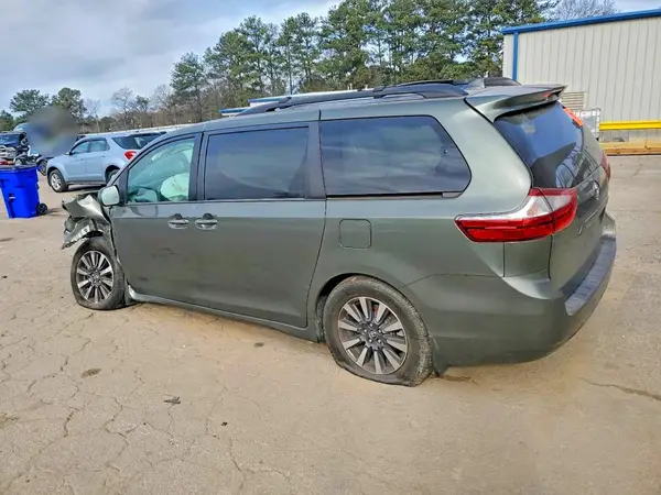 5TDDZ3DCXKS216029 2019 TOYOTA SIENNA - Image 2