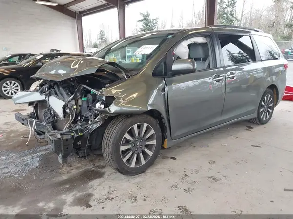 5TDDZ3DCXKS220453 2019 TOYOTA SIENNA - Image 2