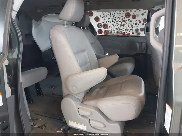 5TDDZ3DCXKS220453 2019 TOYOTA SIENNA - Image 8