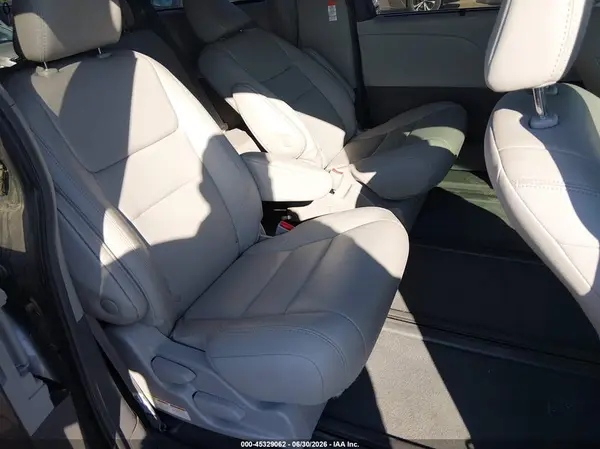 5TDDZ3DCXKS225863 2019 TOYOTA SIENNA - Image 8