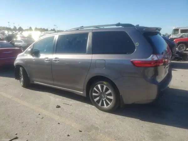 5TDDZ3DCXKS226852 2019 TOYOTA SIENNA - Image 2