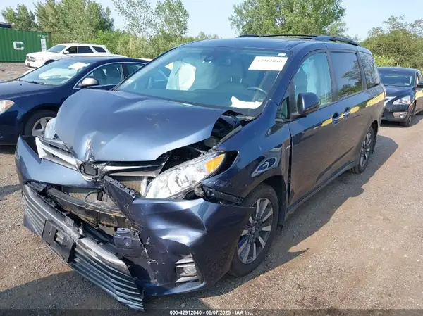 5TDDZ3DCXKS227760 2019 TOYOTA SIENNA - Image 2