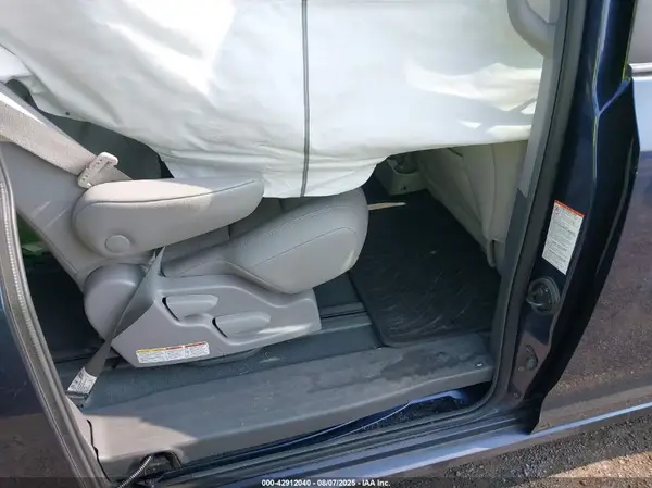 5TDDZ3DCXKS227760 2019 TOYOTA SIENNA - Image 8