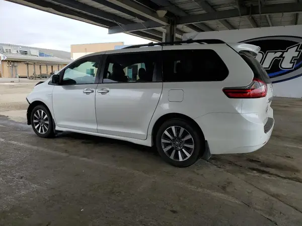 5TDDZ3DCXLS240557 2020 TOYOTA SIENNA - Image 2