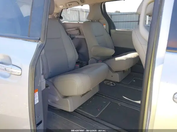 5TDDZ3DCXLS247668 2020 TOYOTA SIENNA - Image 8