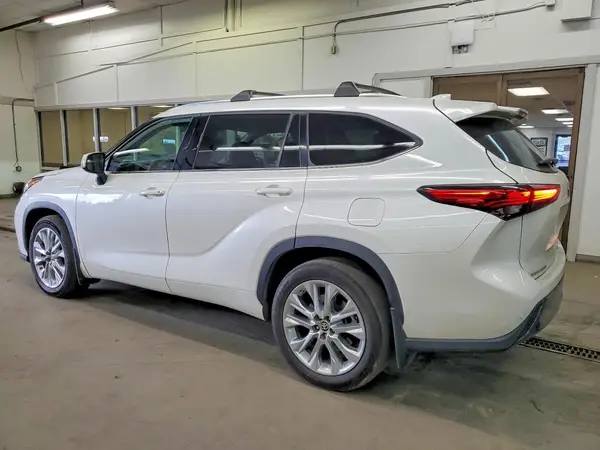 5TDDZRBH0LS003481 2020 TOYOTA HIGHLANDER - Image 2