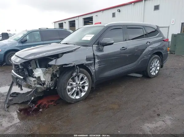 5TDDZRBH0LS027389 2020 TOYOTA HIGHLANDER - Image 2