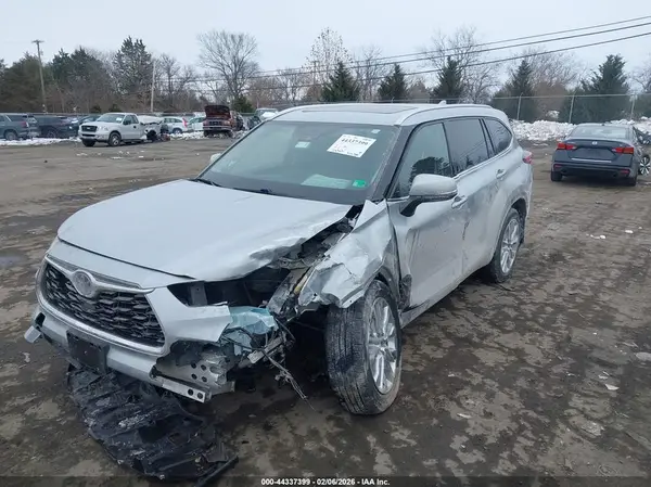 5TDDZRBH0LS034990 2020 TOYOTA HIGHLANDER - Image 2