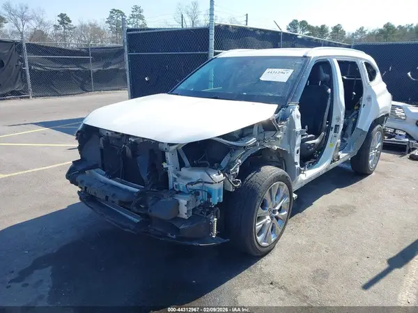 5TDDZRBH0MS083379 2021 TOYOTA HIGHLANDER - Image 2