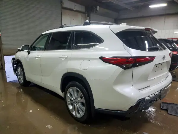 5TDDZRBH0MS085570 2021 TOYOTA HIGHLANDER - Image 2