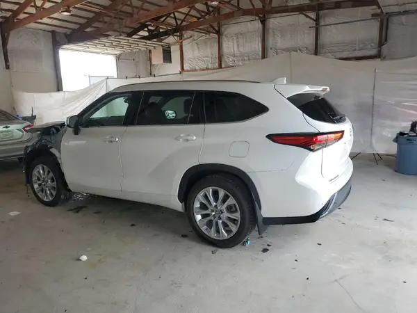 5TDDZRBH0MS111584 2021 TOYOTA HIGHLANDER - Image 2