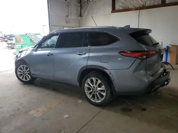 5TDDZRBH0MS128305 2021 TOYOTA HIGHLANDER - Image 2