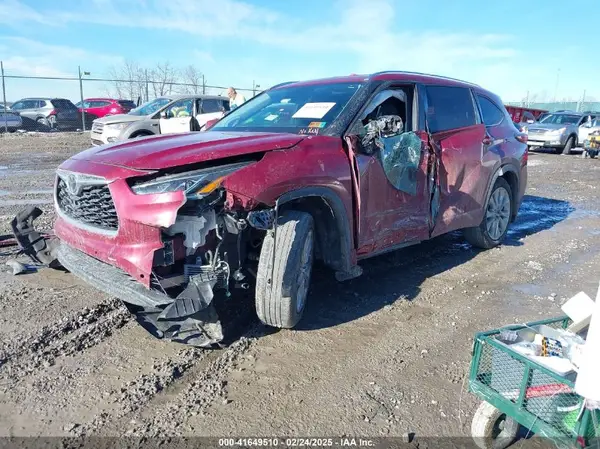 5TDDZRBH0MS132113 2021 TOYOTA HIGHLANDER - Image 2