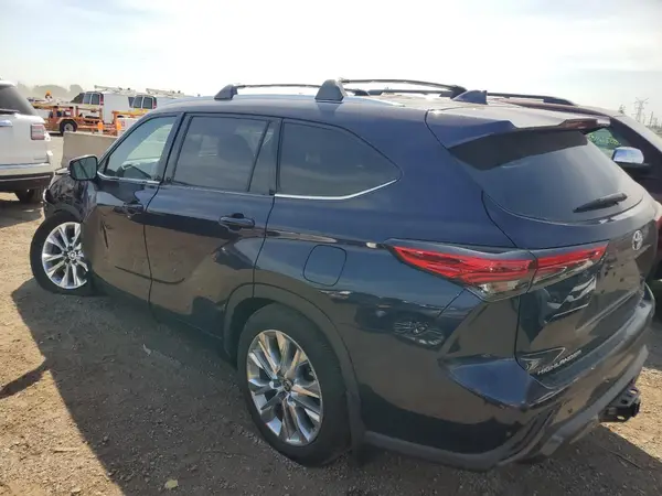 5TDDZRBH0MS528719 2021 TOYOTA HIGHLANDER - Image 2
