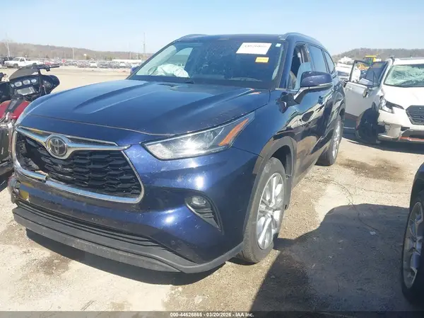5TDDZRBH0MS535993 2021 TOYOTA HIGHLANDER - Image 2