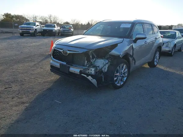 5TDDZRBH0MS554477 2021 TOYOTA HIGHLANDER - Image 2