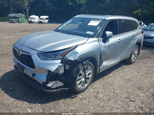 5TDDZRBH0MS556908 2021 TOYOTA HIGHLANDER - Image 2