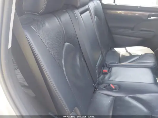 5TDDZRBH0MS556908 2021 TOYOTA HIGHLANDER - Image 8