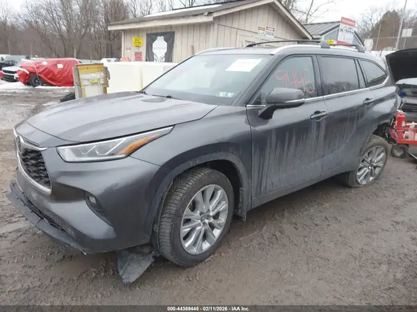 5TDDZRBH0NS166330 2022 TOYOTA HIGHLANDER - Image 2