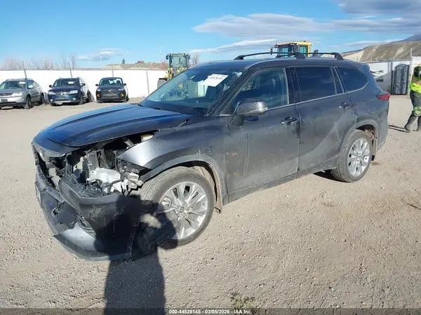5TDDZRBH0NS166750 2022 TOYOTA HIGHLANDER - Image 2