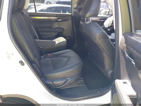 5TDDZRBH0NS246534 2022 TOYOTA HIGHLANDER - Image 8