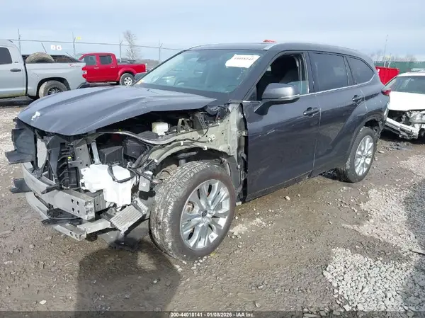5TDDZRBH0NS563584 2022 TOYOTA HIGHLANDER - Image 2