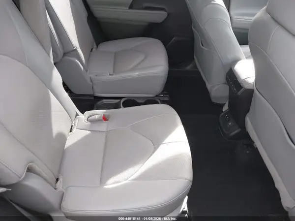 5TDDZRBH0NS563584 2022 TOYOTA HIGHLANDER - Image 8