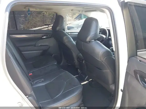 5TDDZRBH1LS007684 2020 TOYOTA HIGHLANDER - Image 8
