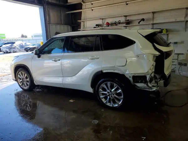 5TDDZRBH1MS065618 2021 TOYOTA HIGHLANDER - Image 2