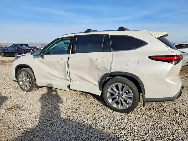 5TDDZRBH1MS076344 2021 TOYOTA HIGHLANDER - Image 2